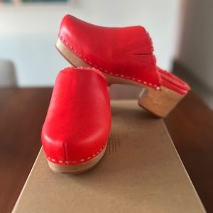 Charlotte Stone Martino Puff in Pimento Brand New